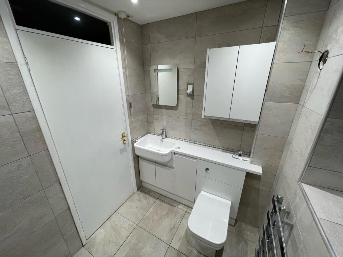 Riverside 2 Bedroom Townhouse With Car Charger アバーガベニー エクステリア 写真