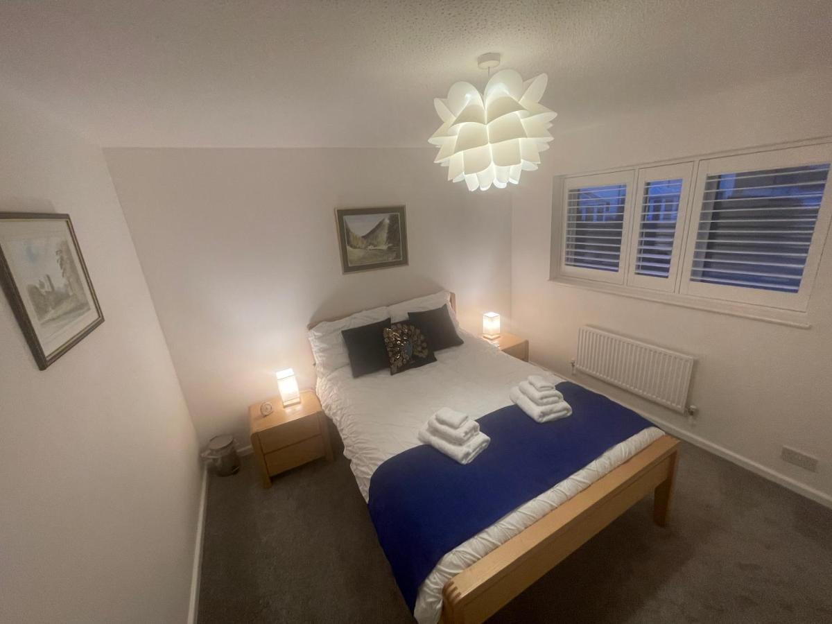 Riverside 2 Bedroom Townhouse With Car Charger アバーガベニー エクステリア 写真
