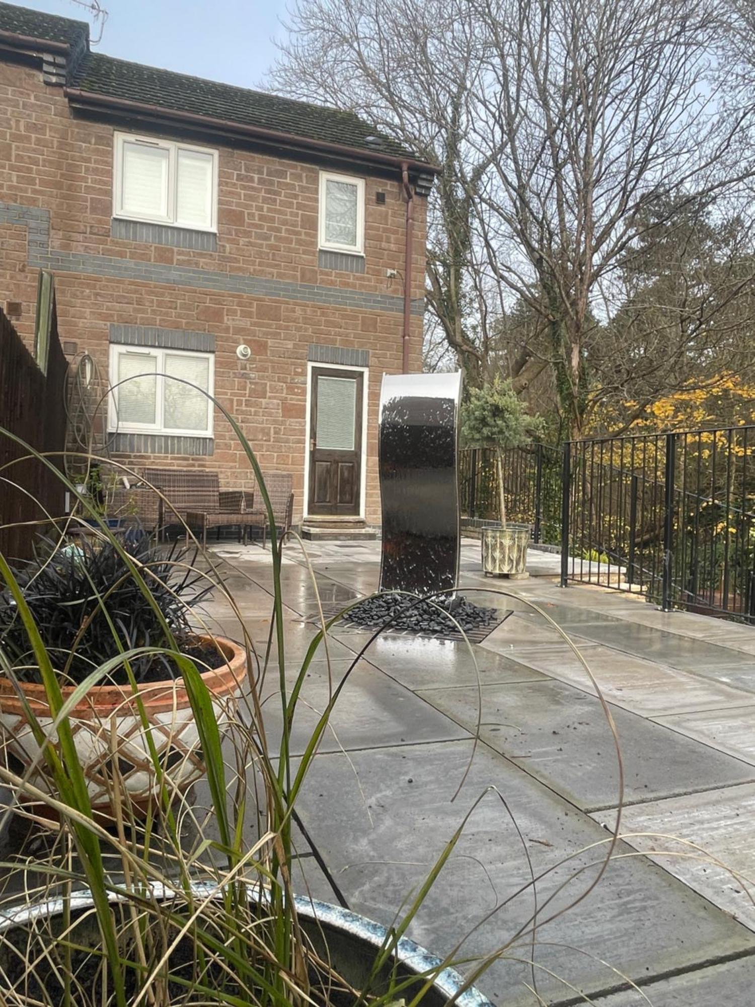 Riverside 2 Bedroom Townhouse With Car Charger アバーガベニー エクステリア 写真