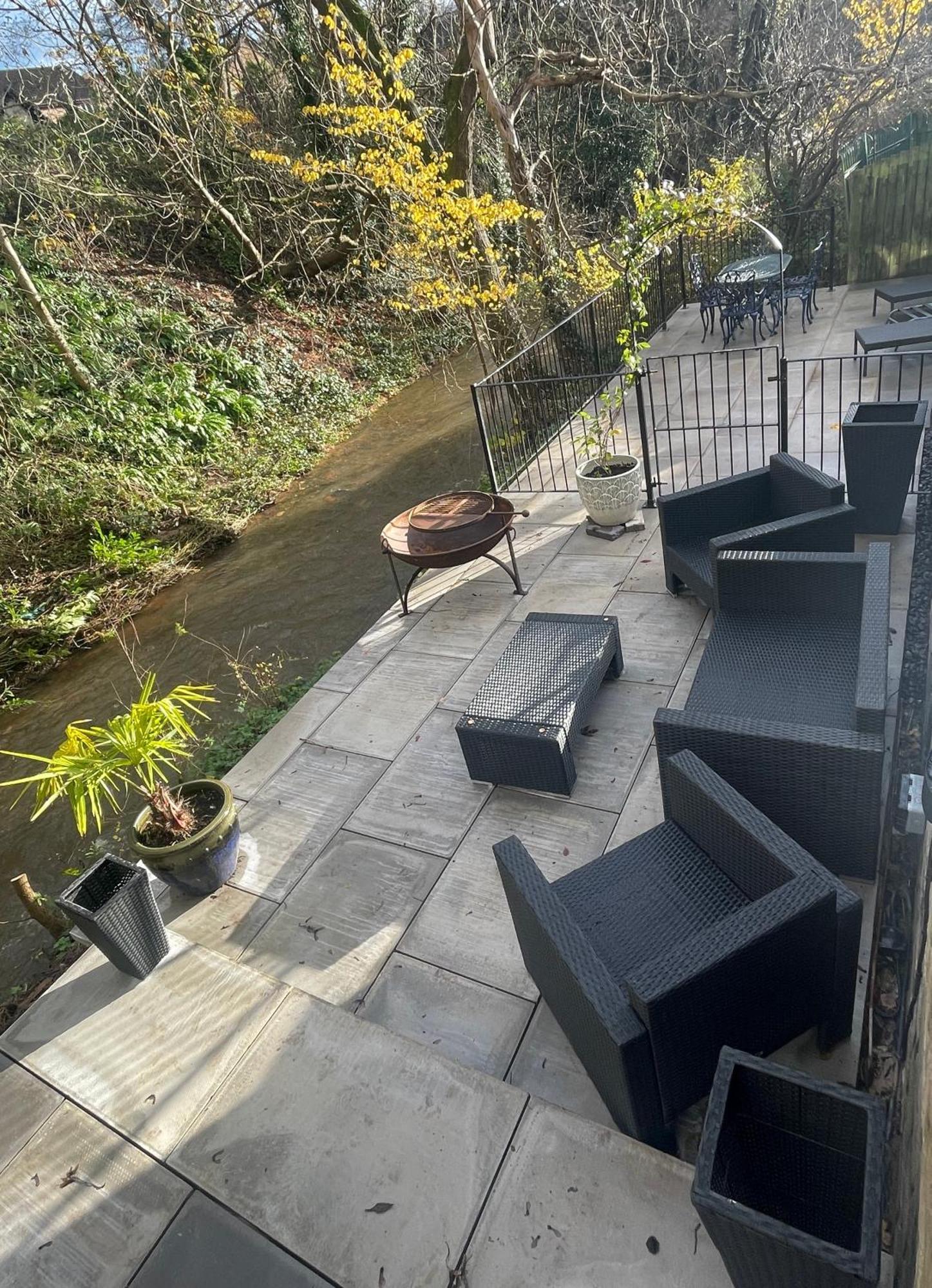 Riverside 2 Bedroom Townhouse With Car Charger アバーガベニー エクステリア 写真