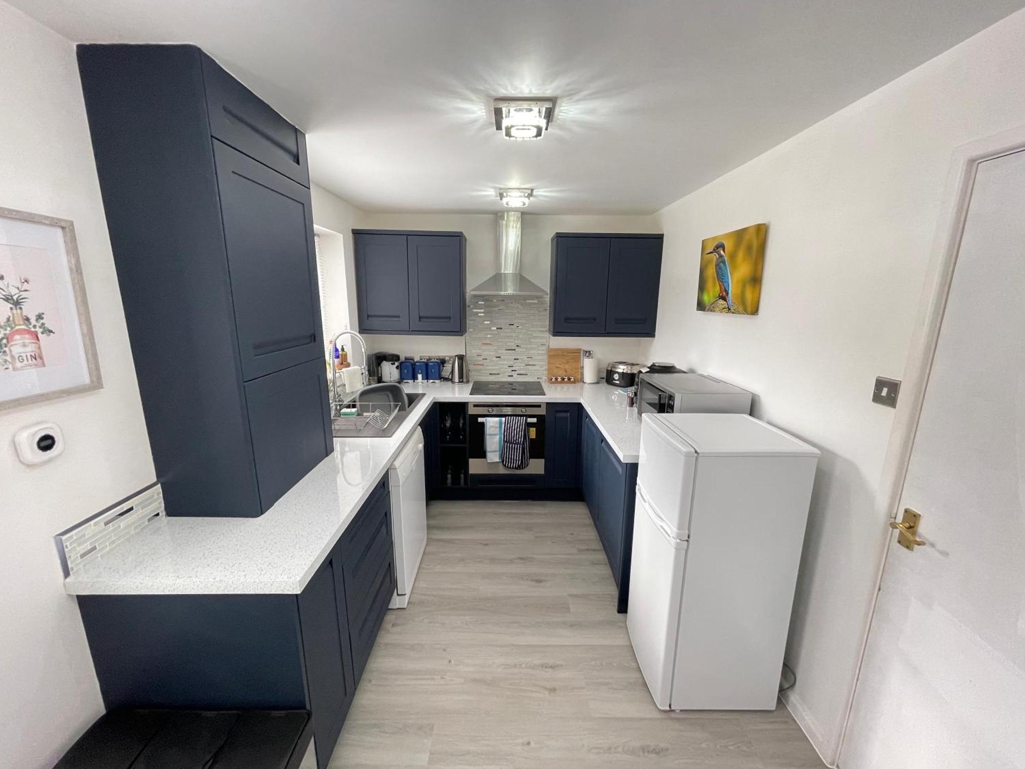 Riverside 2 Bedroom Townhouse With Car Charger アバーガベニー エクステリア 写真
